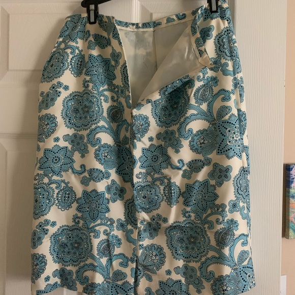 EUC Silk Size 10 Ann Taylor Skirt - Picture 2 of 5